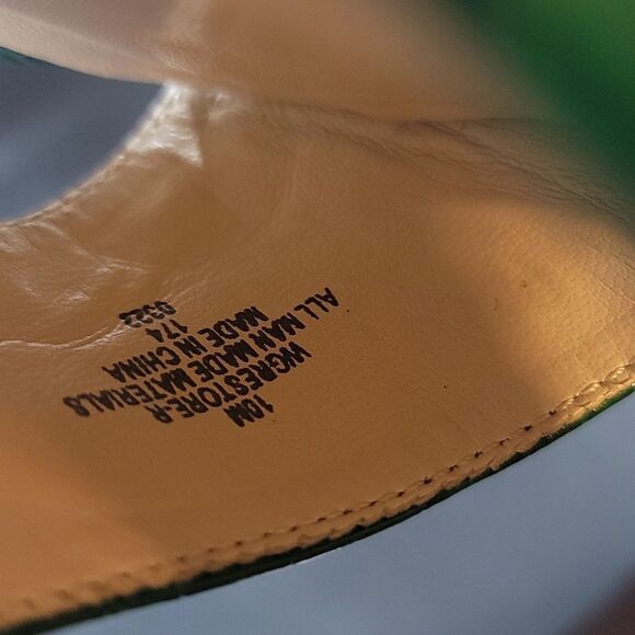 BRAND NEW GUESS WGRESTORE-R CROCODILE EMBOSSED LEATHER PLATFORM SANDALS R3 - Picture 8 of 16